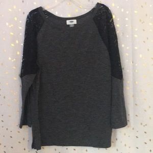 Long sleeved gray top